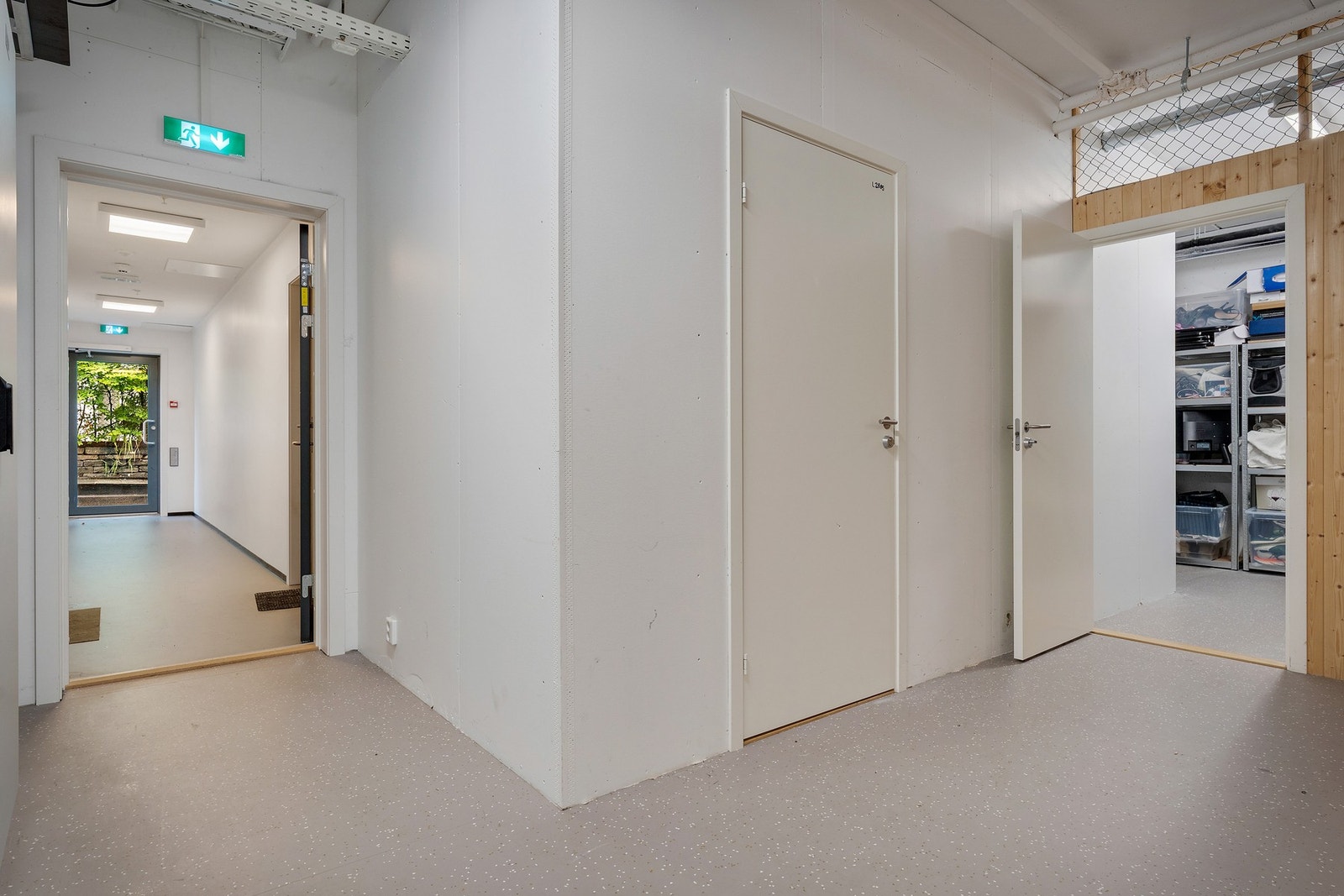 Fra leiligheten er det kort vei til boden. Galleribilde