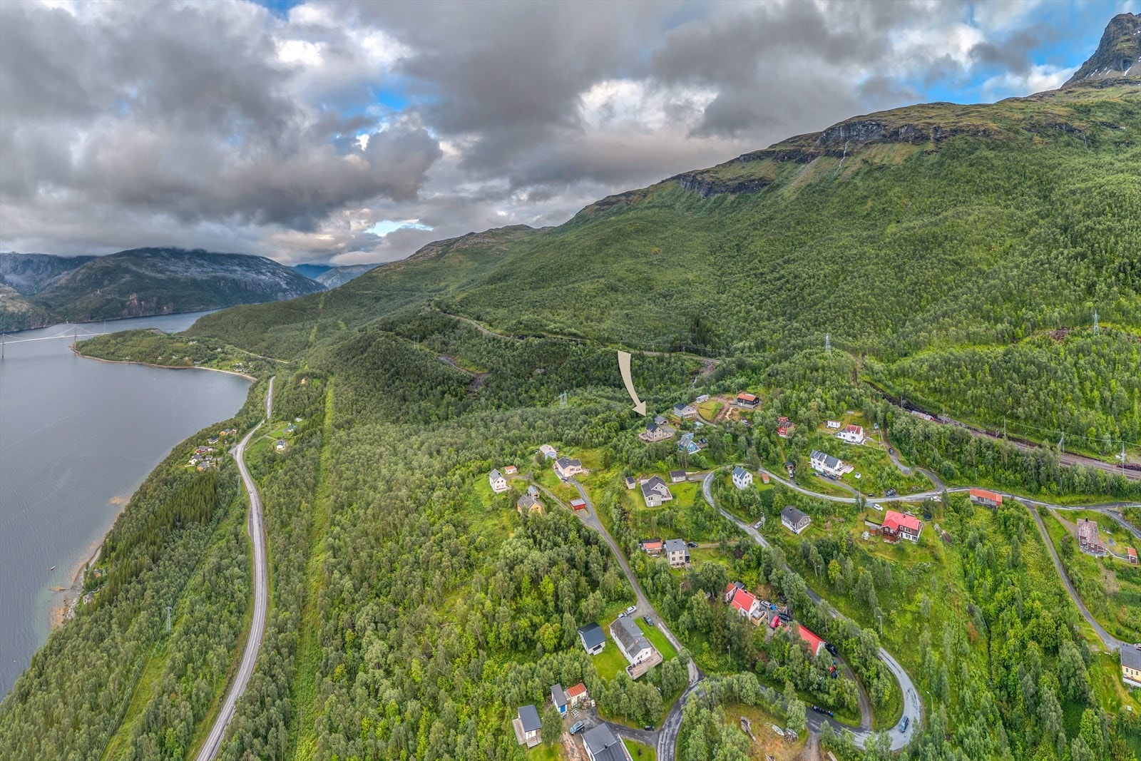 Omgitt av turterreng med umiddelbar nærhet til naturen. Galleribilde