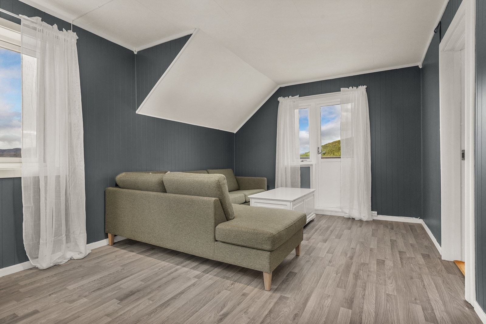 Soverom 2 - Fra dette rommet er det utgang til en egen veranda på 12 m². Galleribilde