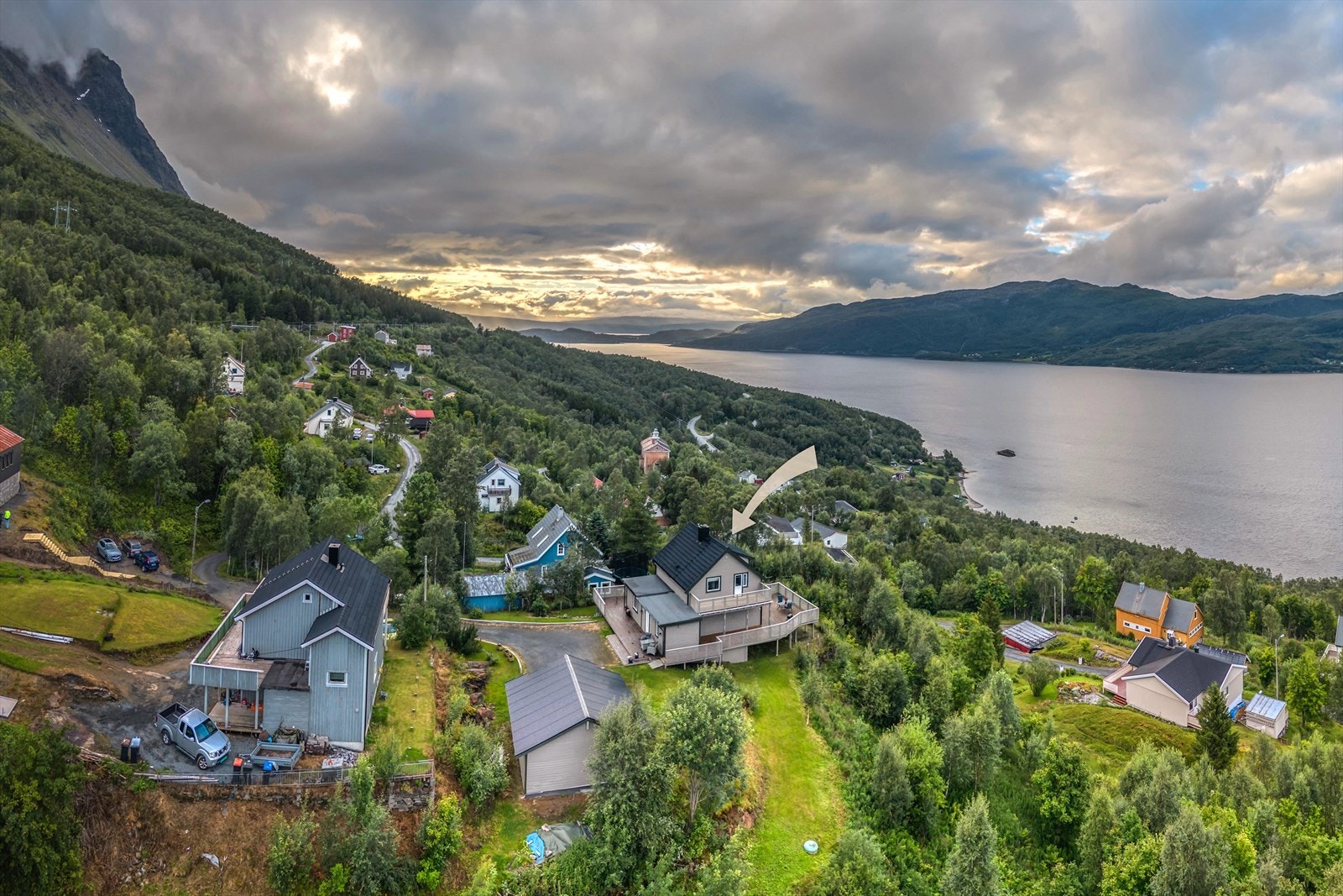 Her bor du usjenert til, omgitt av storslått natur. Galleribilde