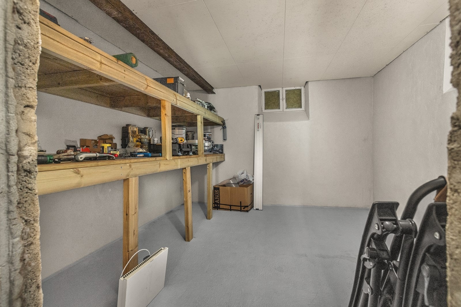 Kjelleren har flere boder som gir rikelig med lagringsplass. Galleribilde