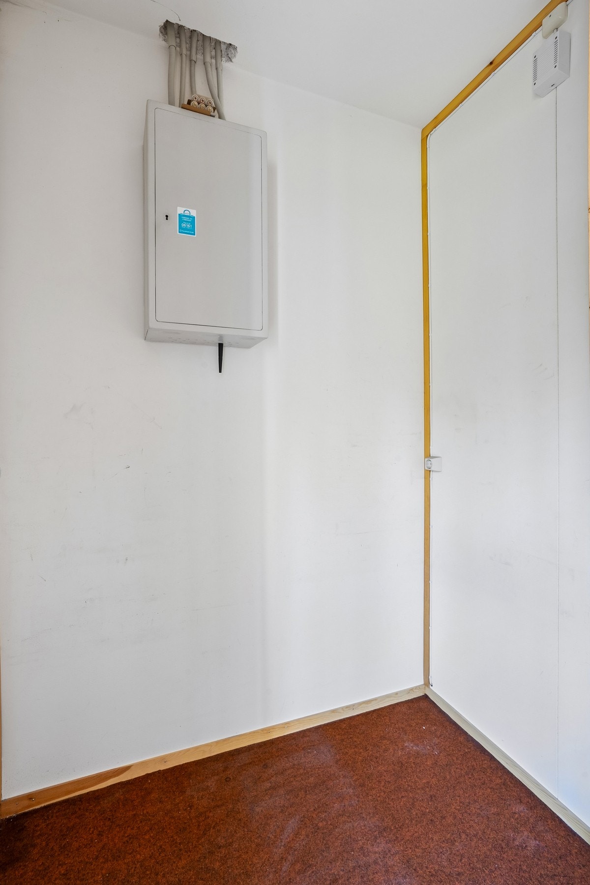 Praktisk bod ved gang/inngangsparti. Galleribilde