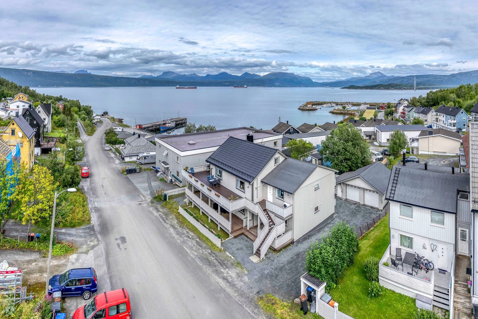 Panoramautsikt over eiendommen og det omkringliggende landskapet. Galleribilde