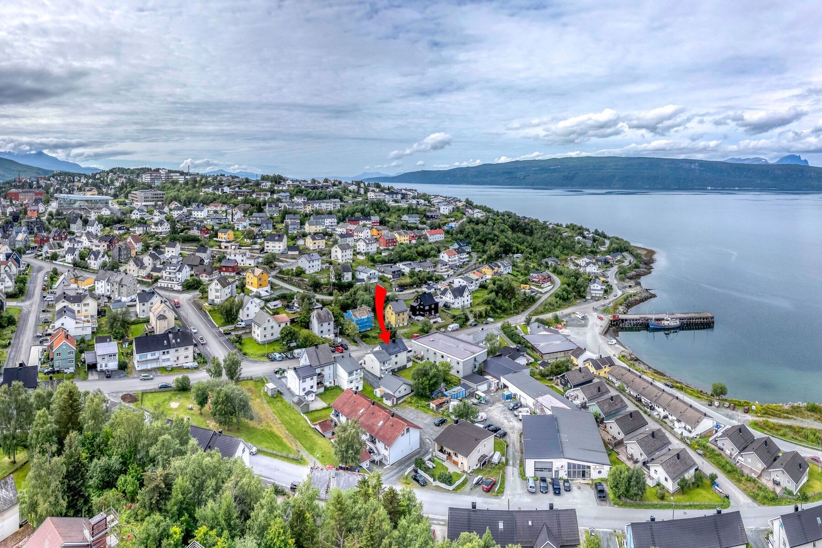 Fra boligen er det kort vei til både sentrum og turområder. Galleribilde