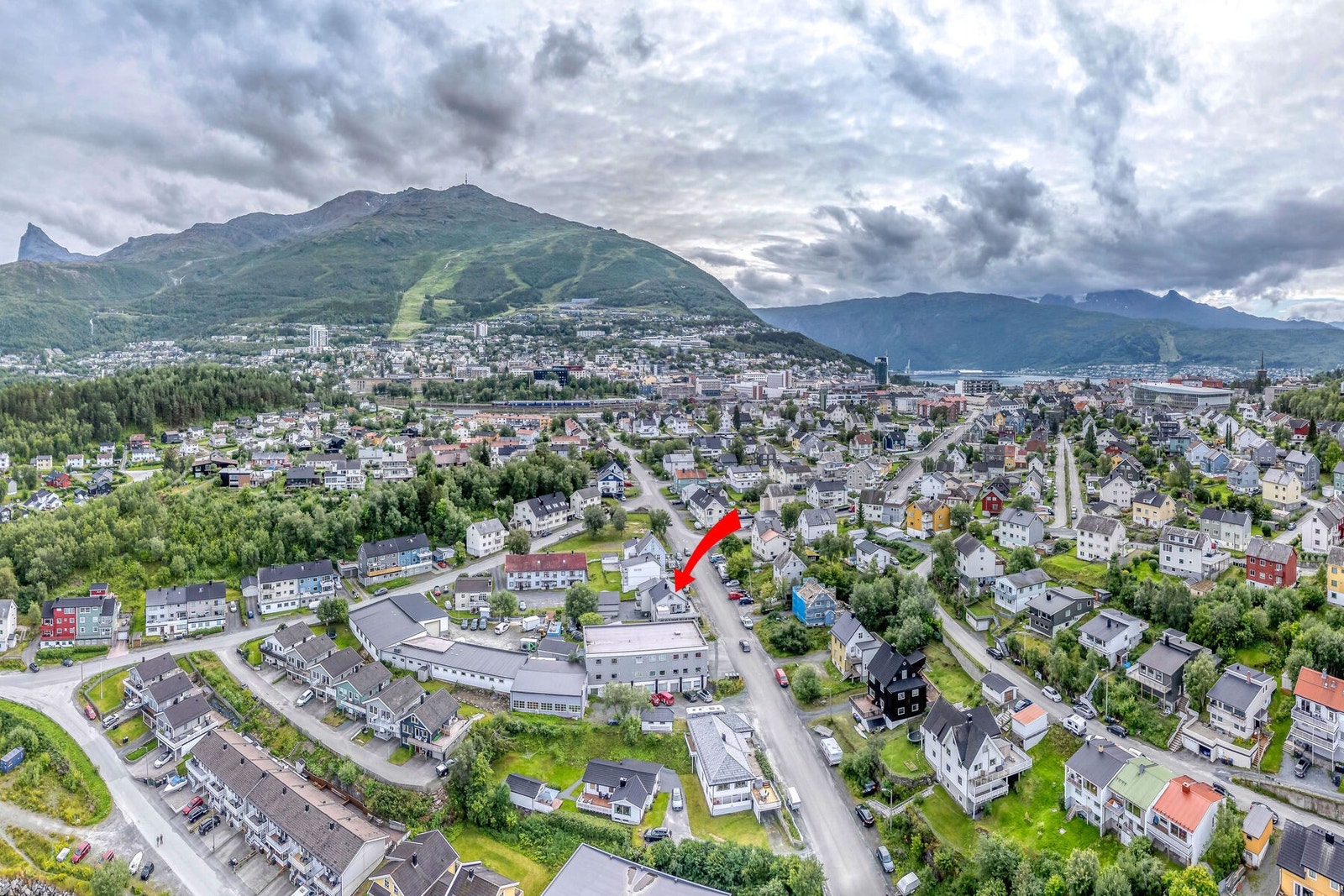 Frydenlund skole (1-7 kl.) og Narvik vgs. ligger kun ca. 9 minutters gange unna. Galleribilde