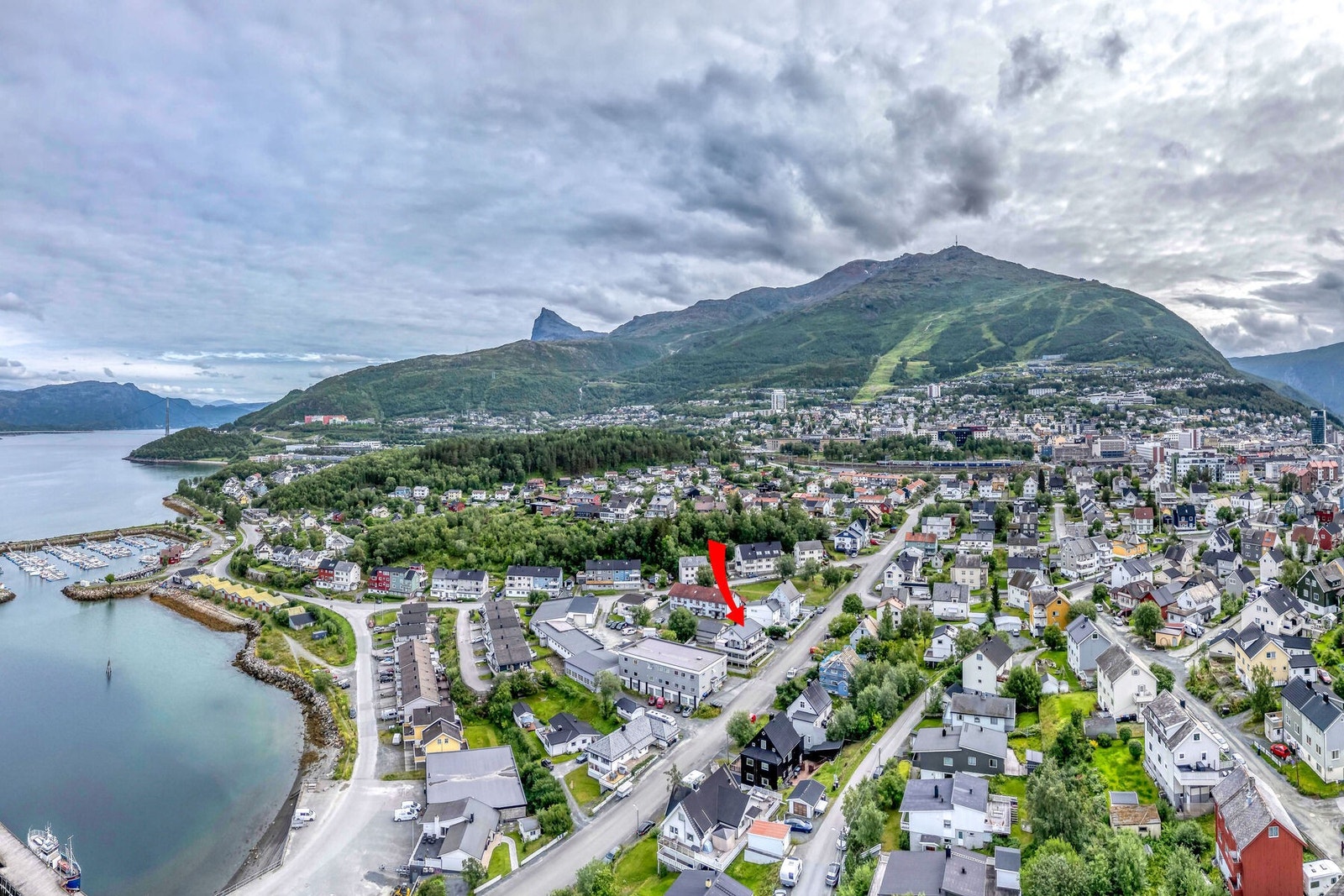 Oversikt som viser eiendommens plassering i forhold til Narvik sentrum og fjorden. Galleribilde