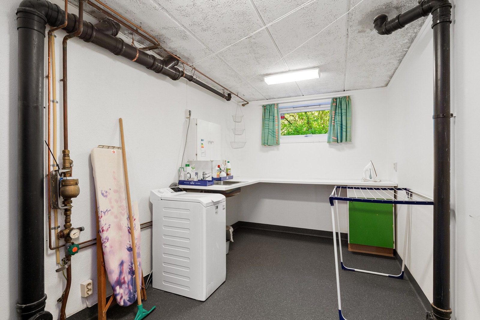 Vaskerom. Galleribilde