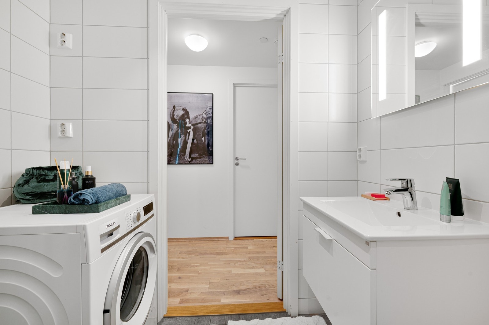Vannbåren varme sørger for å holde badet lunt og godt året rundt. Galleribilde