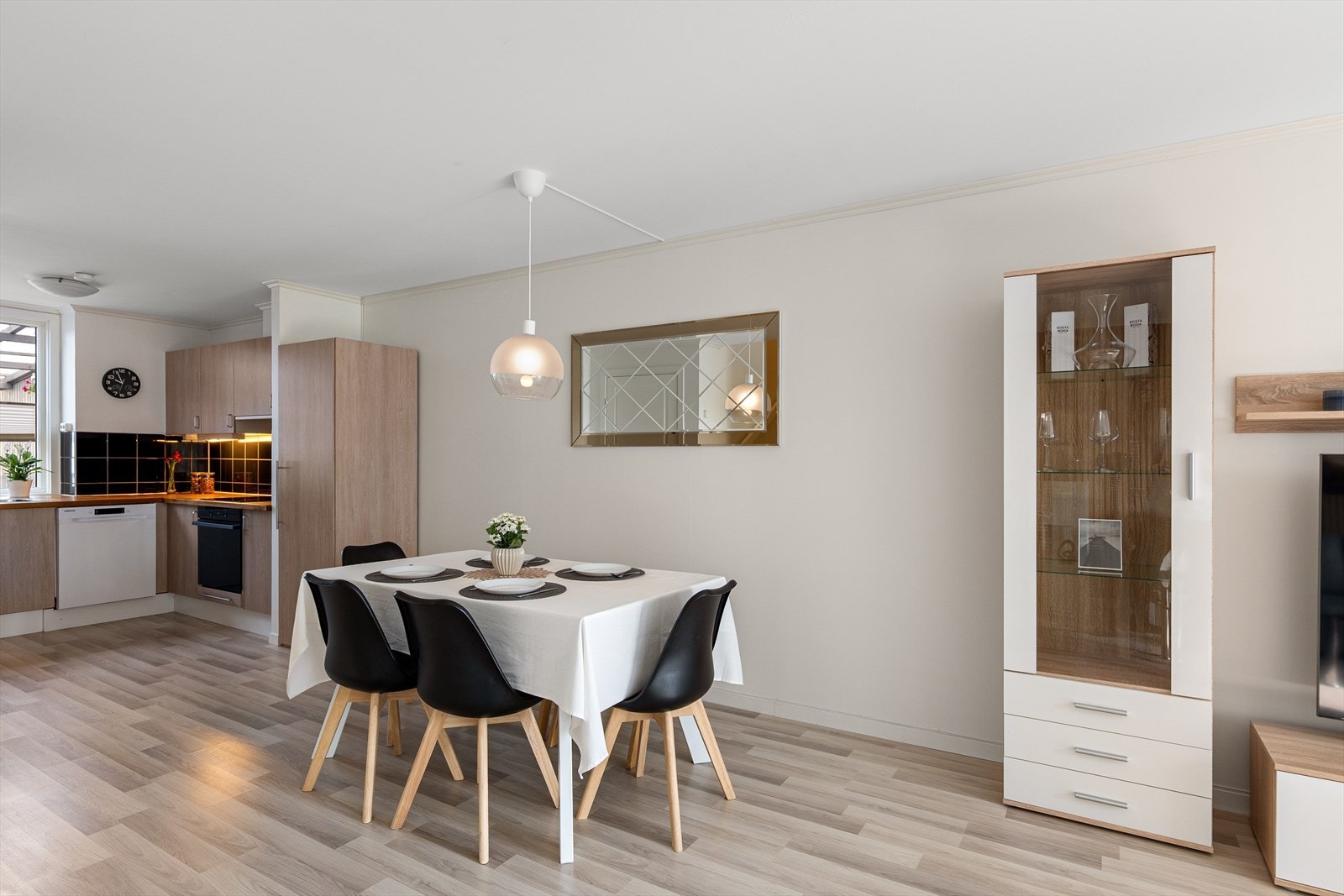 Her er det god plass til spisebord av ønsket størrelse. Galleribilde