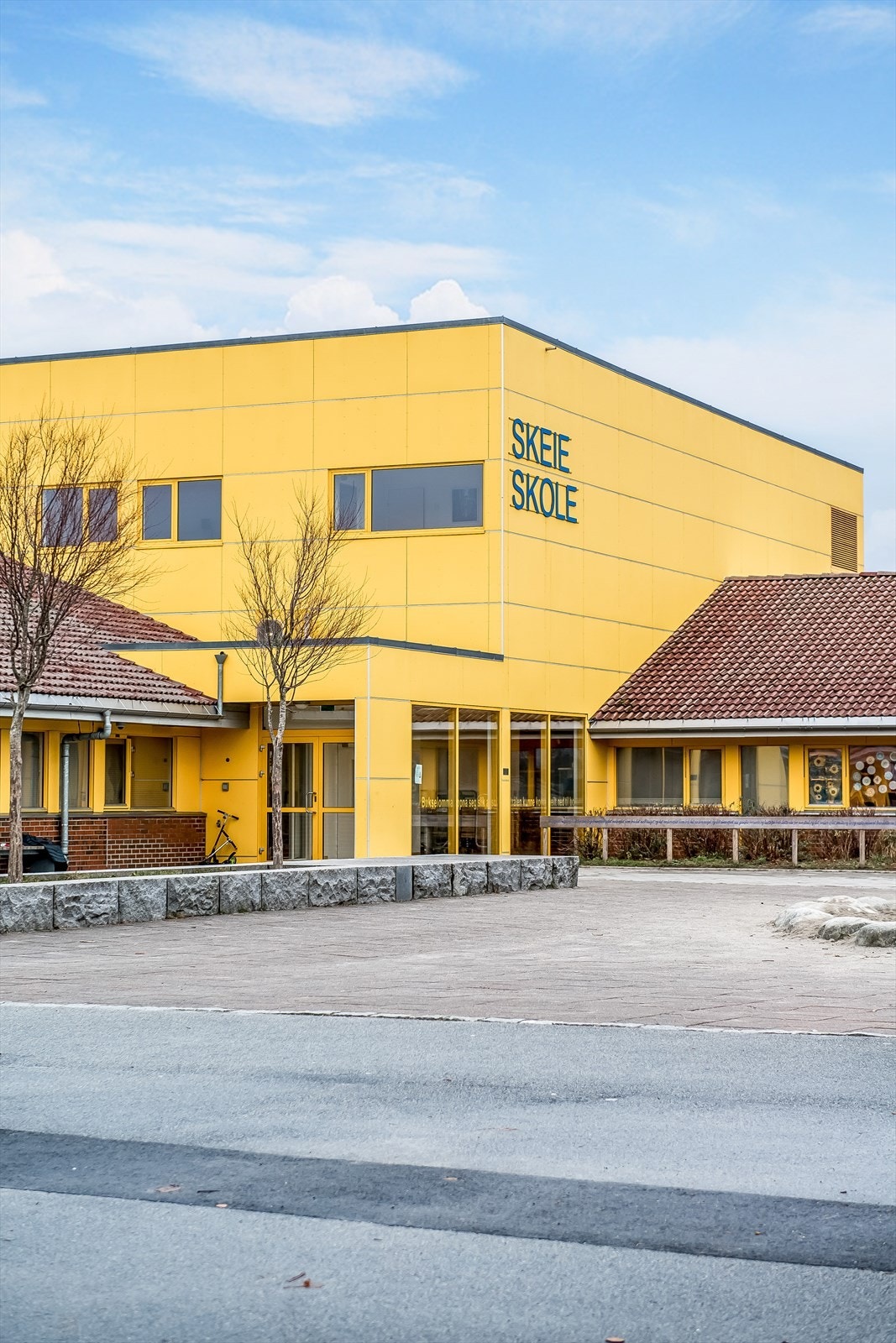 Boligen ligger i et barnevennlig område med både Hundvåg skole og Skeie skole i gangavstand fra boligen. Galleribilde
