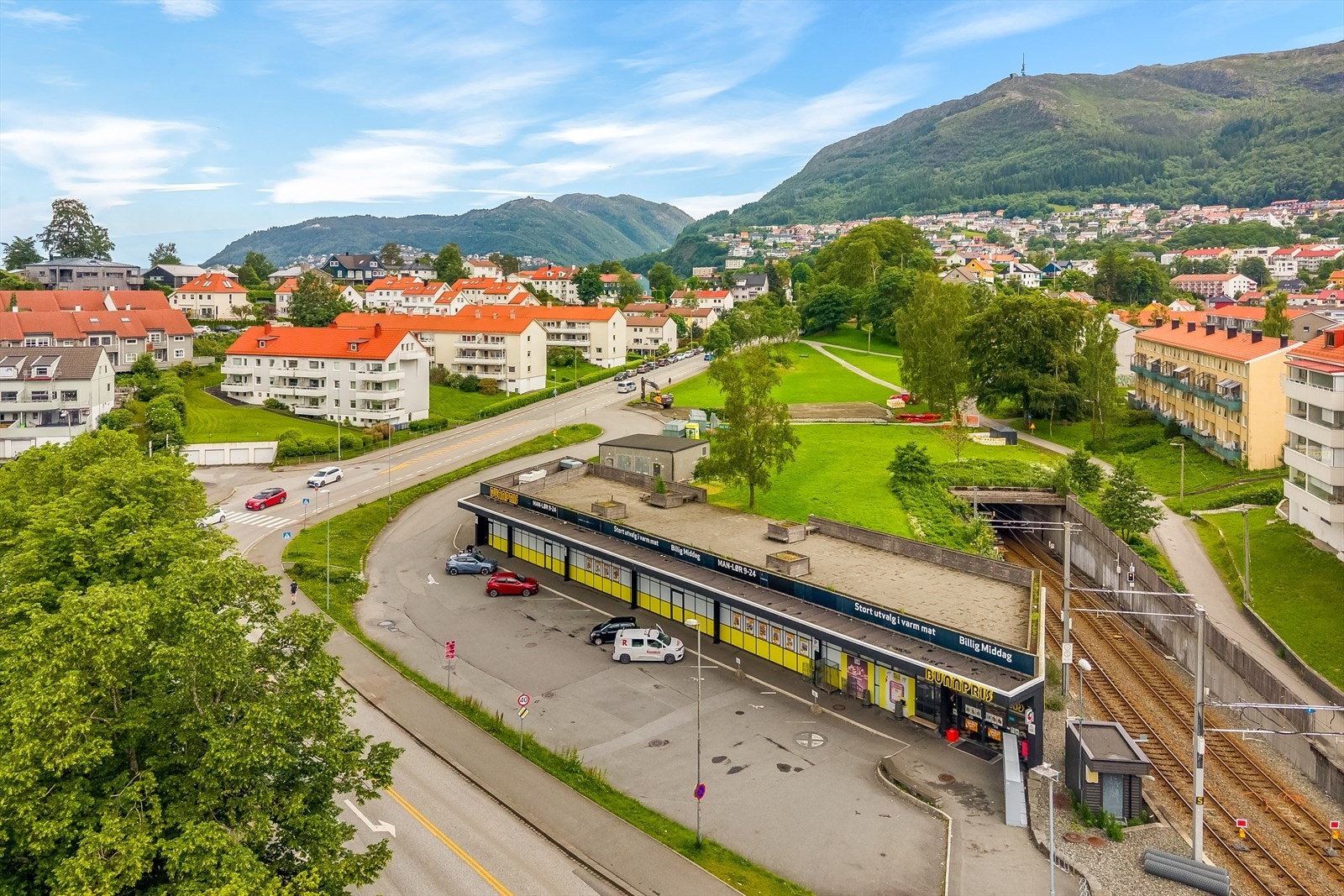 Rett over veien finner du Bunnpris Galleribilde