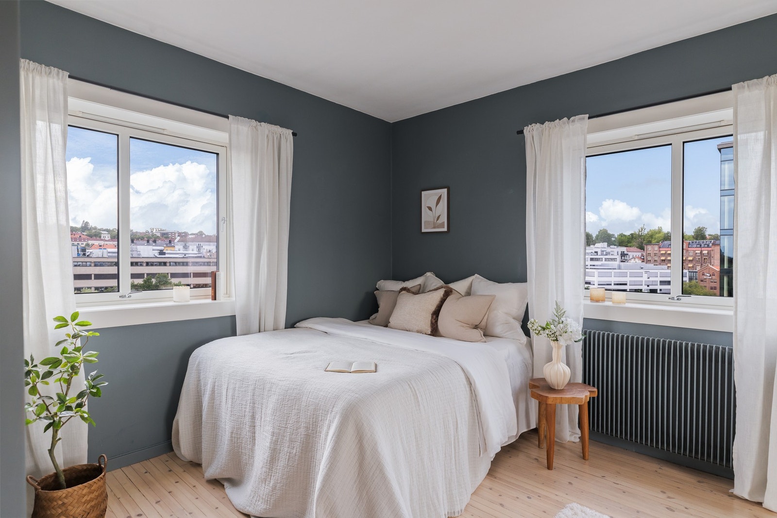 Hovedsoverommet har god plass til dobbeltseng Galleribilde