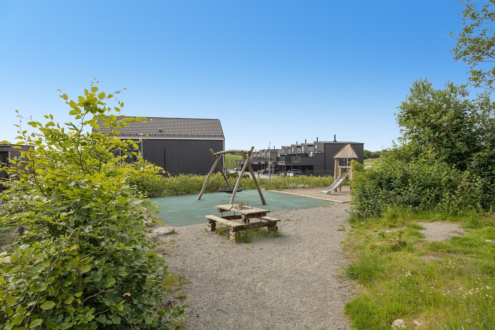 Det er også flere lekeplasser i nærheten av leiligheten. Galleribilde