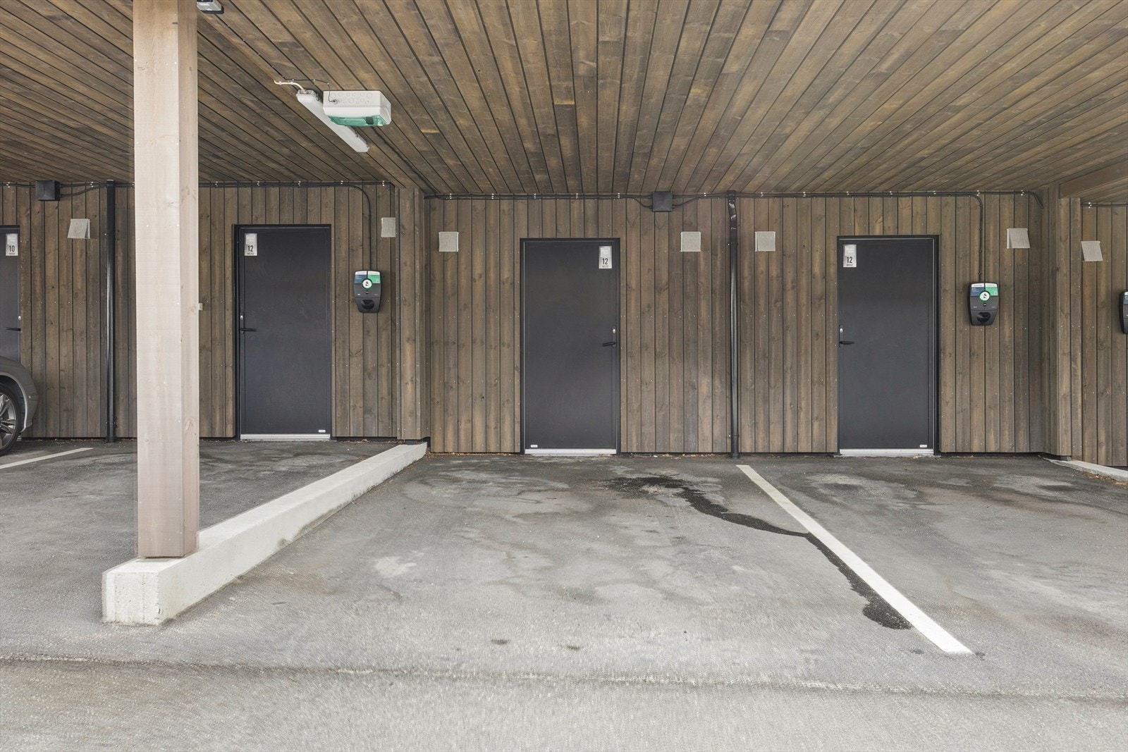 Det medfølger parkering og bod. Det er også tilrettelagt for etablering av elbillader. Galleribilde