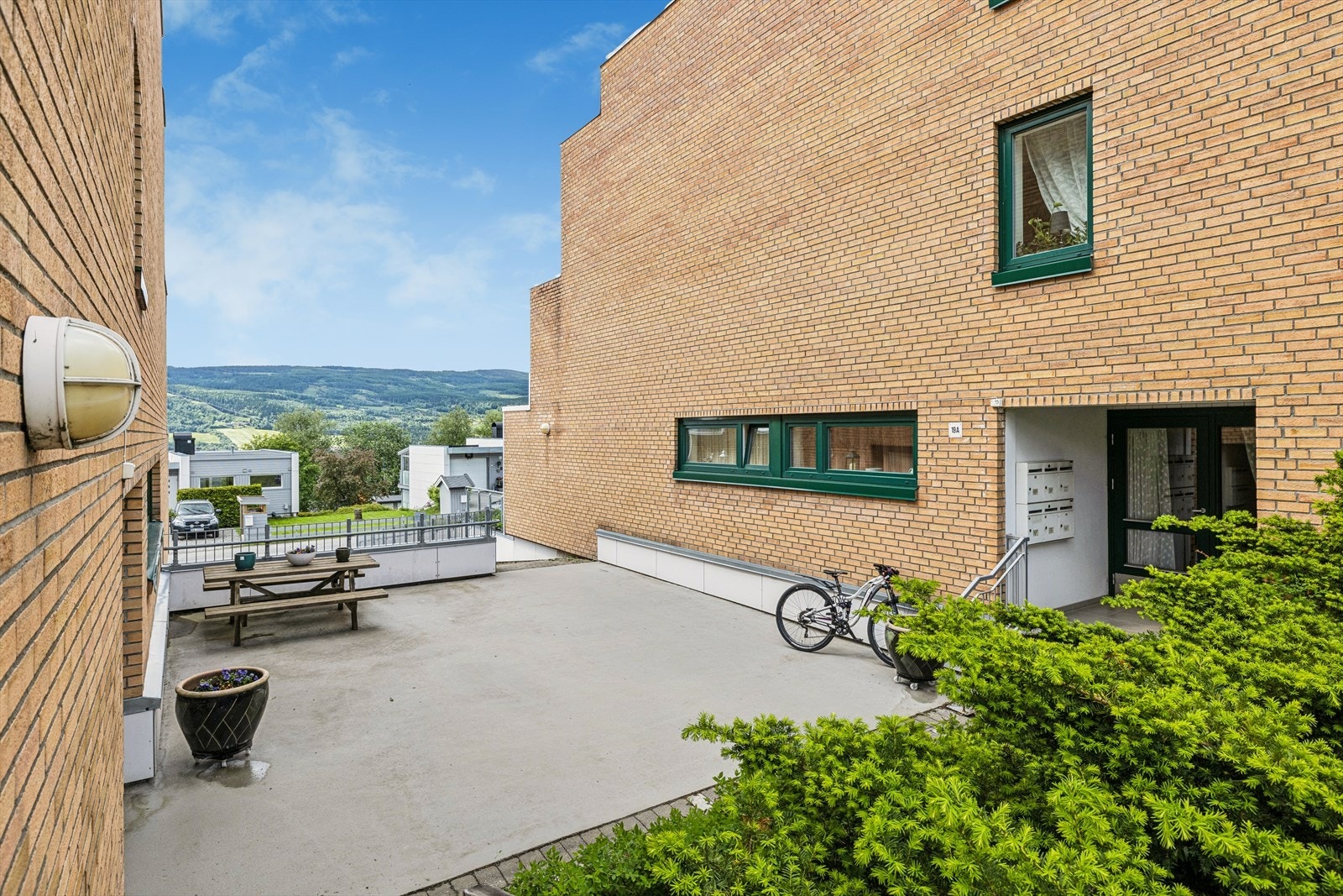 Smestad Terrasse Borettslag består av 48 boenheter og har velholdte fellesarealer. Galleribilde