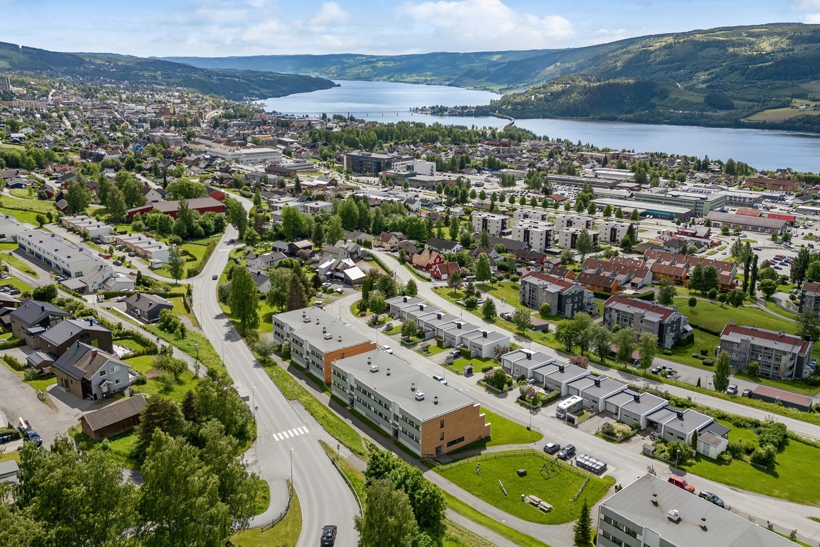 Fra Smestadmoen/Nordre Ål er det enkel tilgang til alt Lillehammer har å by på, fra byliv til naturopplevelser ved Mjøsa. Galleribilde