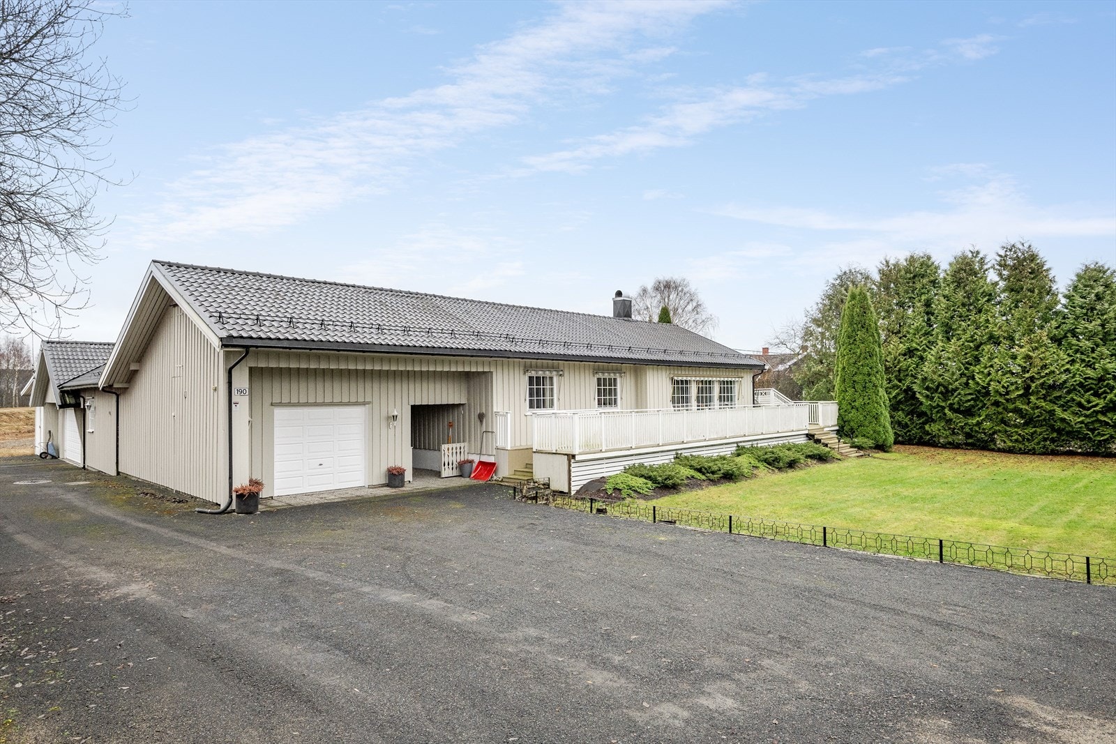 Velkommen til Hofvegen 190! Foto: Husfoto v/ Bernat Tubau. Galleribilde