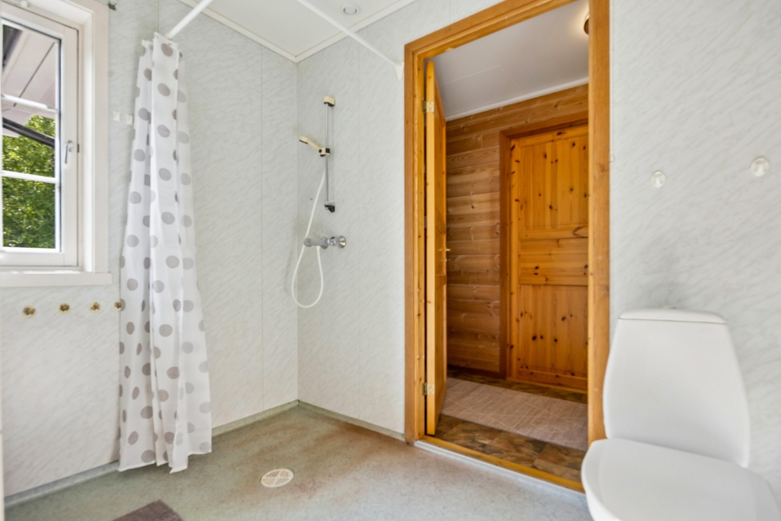 I tilknytting gangen har finner man badet i 1. etasje. Galleribilde