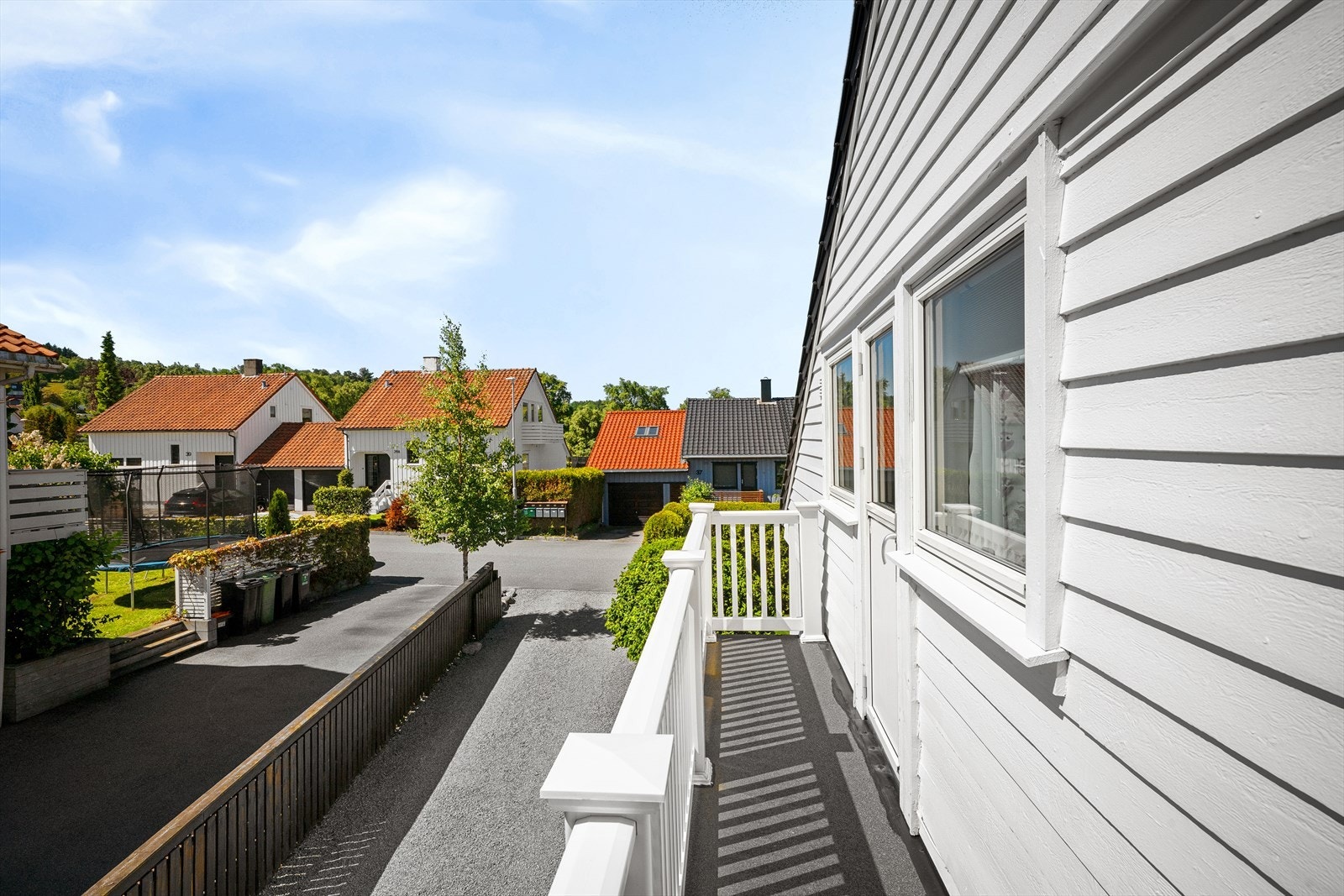 Balkong i andre etasje, bygget opp på nytt i 2022. Galleribilde