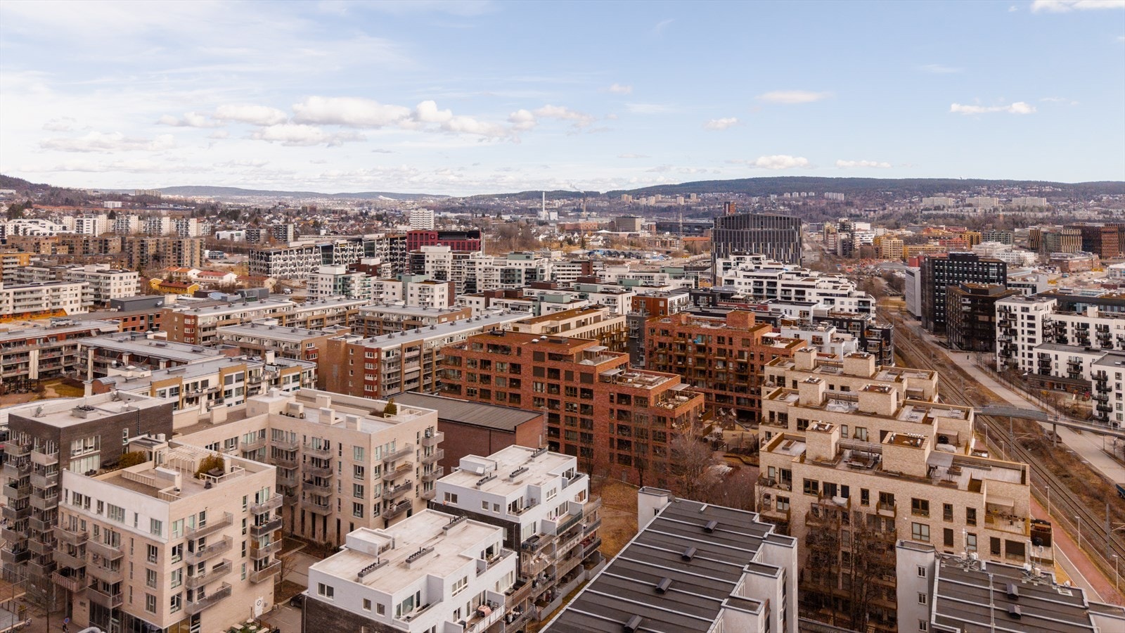 Løren har de siste årene blitt et knutepunkt og et etterspurt område i Oslo. Her bor det en god sammensetning av folk i alle aldre, og det er kort vei både til sentrum og marka. Galleribilde