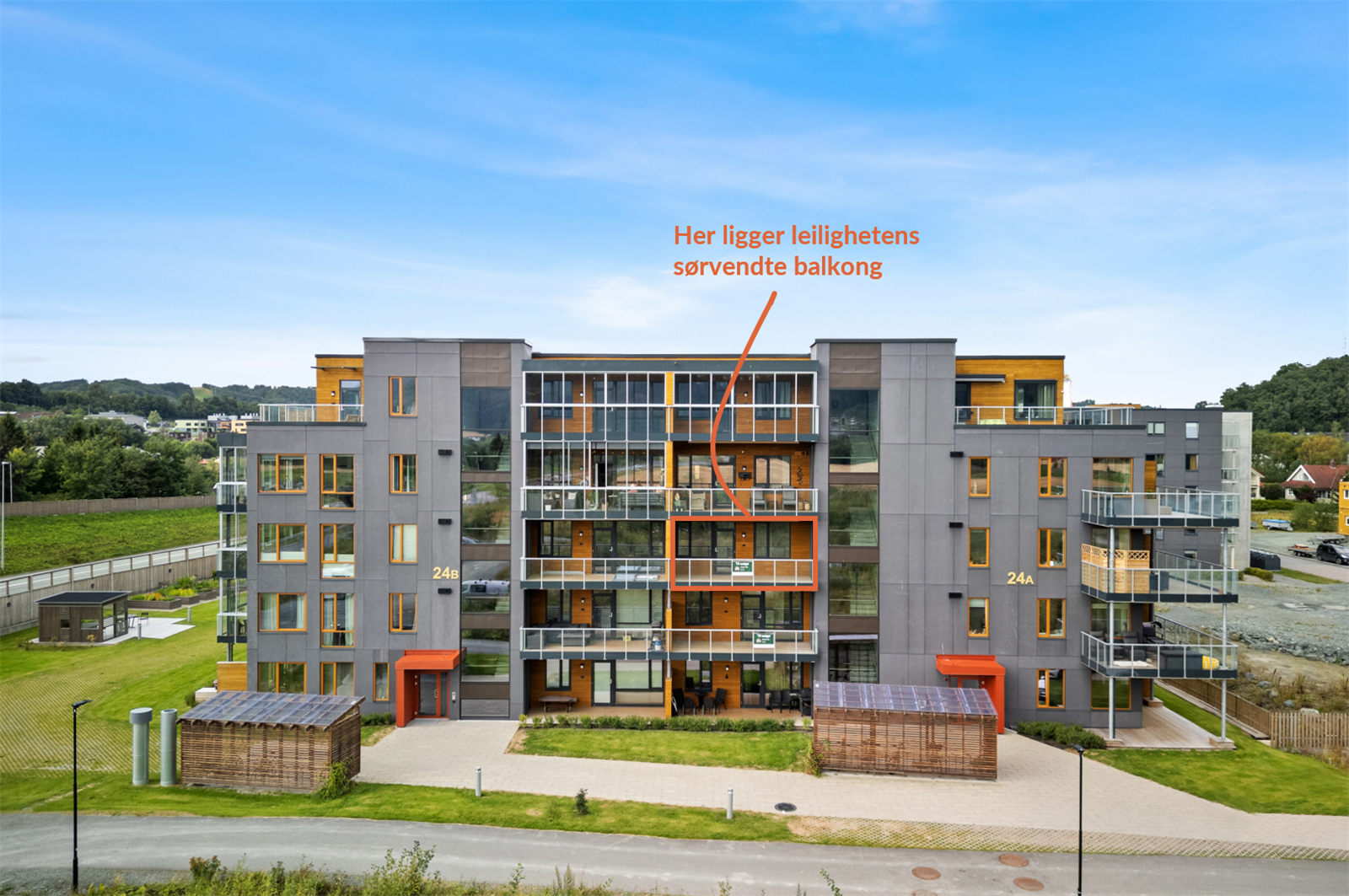 Leiligheten ligger i 3.etg, har en fin gjennomgående standard. Parkeringsplasser tilgjengelig, spør for pris Galleribilde