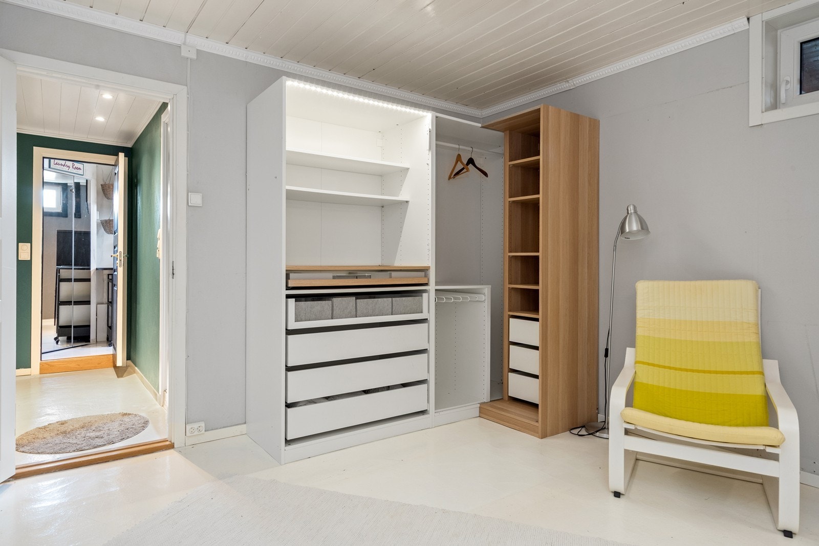Innredet som Walk in-closet, i kjeller. Ikke godkjent som varig opphold. Galleribilde