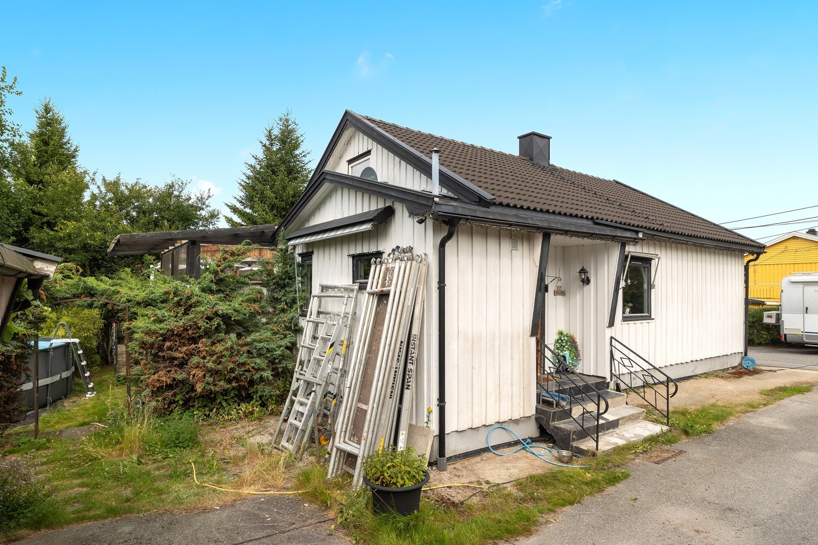 Eiendommen ligger i et etablert og rolig nabolag. Galleribilde