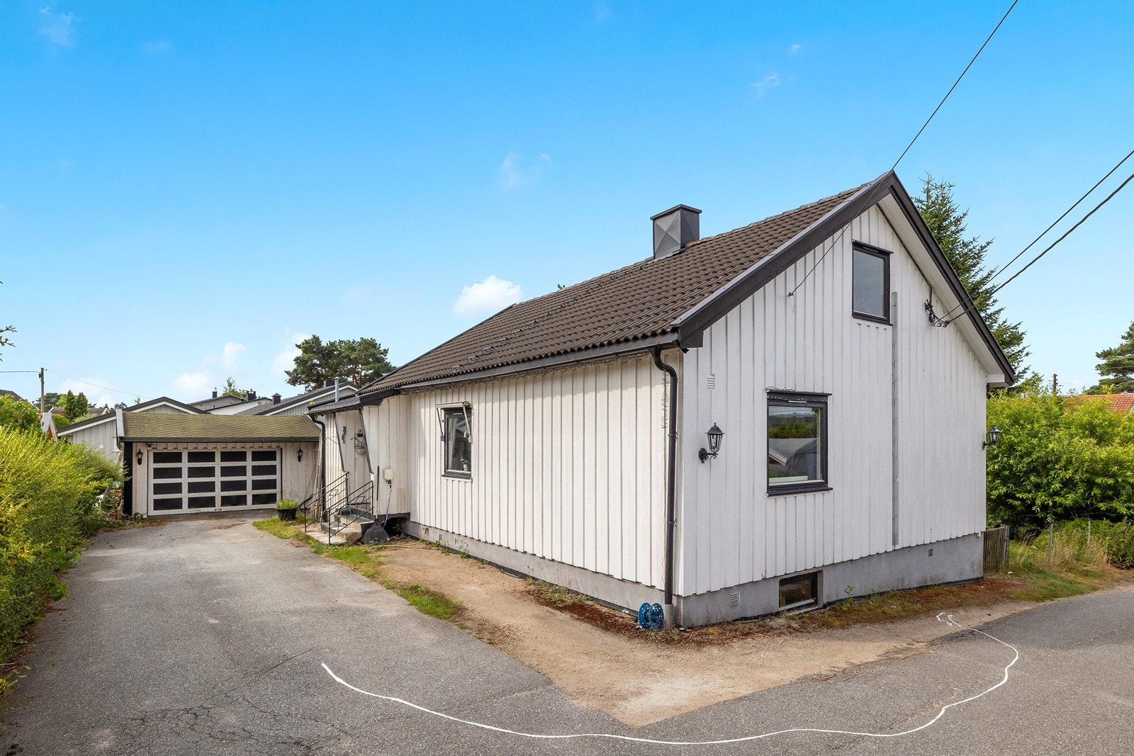 Eiendommen har en garasje på 27m². Galleribilde