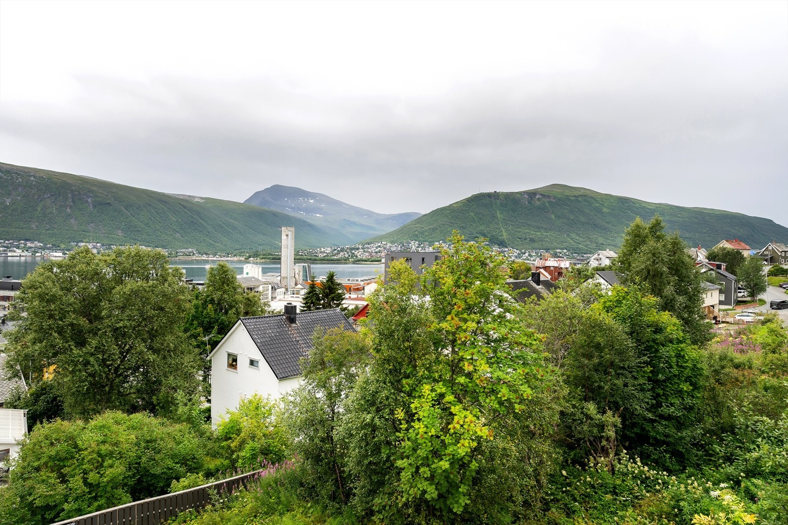 Utsikt mot sørøst. Galleribilde