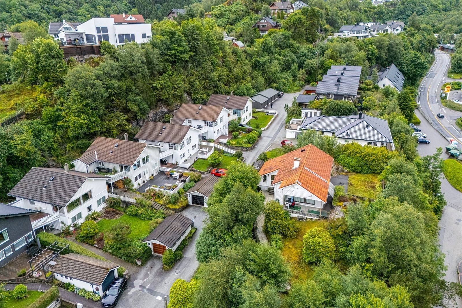 Nærhet til både servicefasiliteter og turområder. Galleribilde