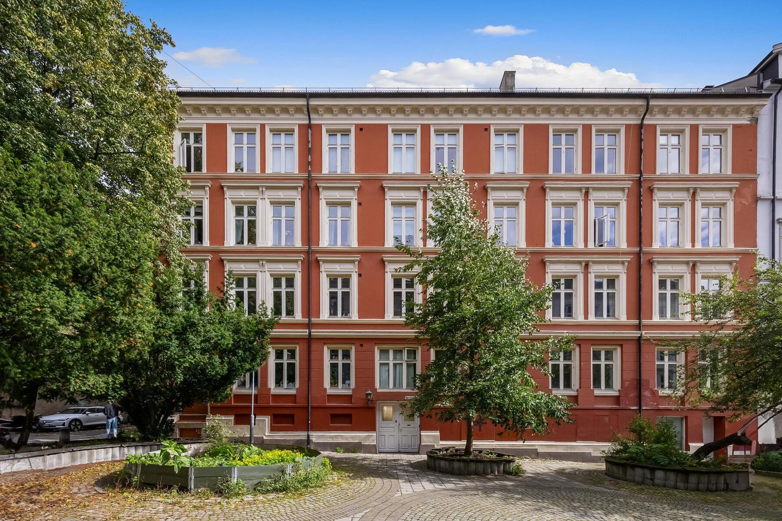Vakker bygård fra 1896 med 27 leiligheter i borettslaget Galleribilde