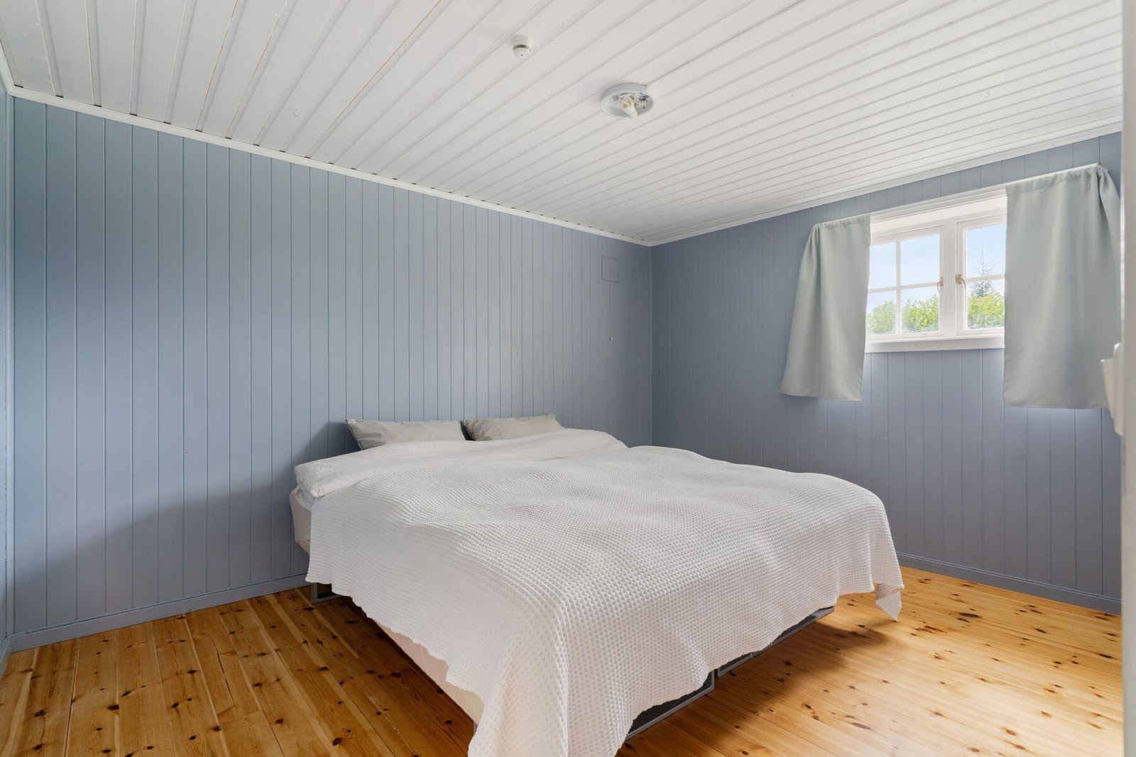 Sokkelen byr på to rom benyttet som soverom på hhv. 10 m² og 10 m². Galleribilde