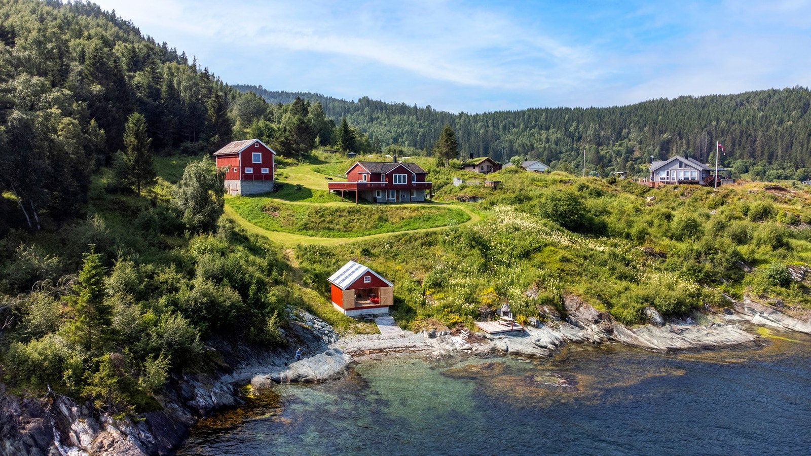 Sundsetvikvegen 75 - Idyllisk eiendom med 93 dekar og strandlinje. Foto: Siv Hilde Meen Galleribilde