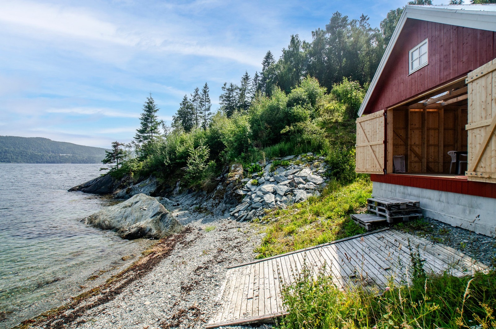 Privat strand. Ypperlig for bading, fiske og båtliv. Galleribilde