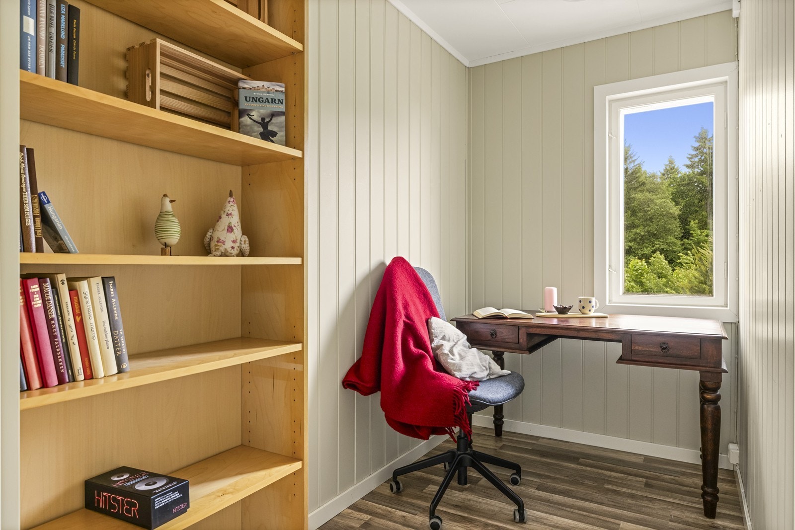 Et eget rom er innredet som kontor, perfekt for hjemmearbeid eller studier. Galleribilde