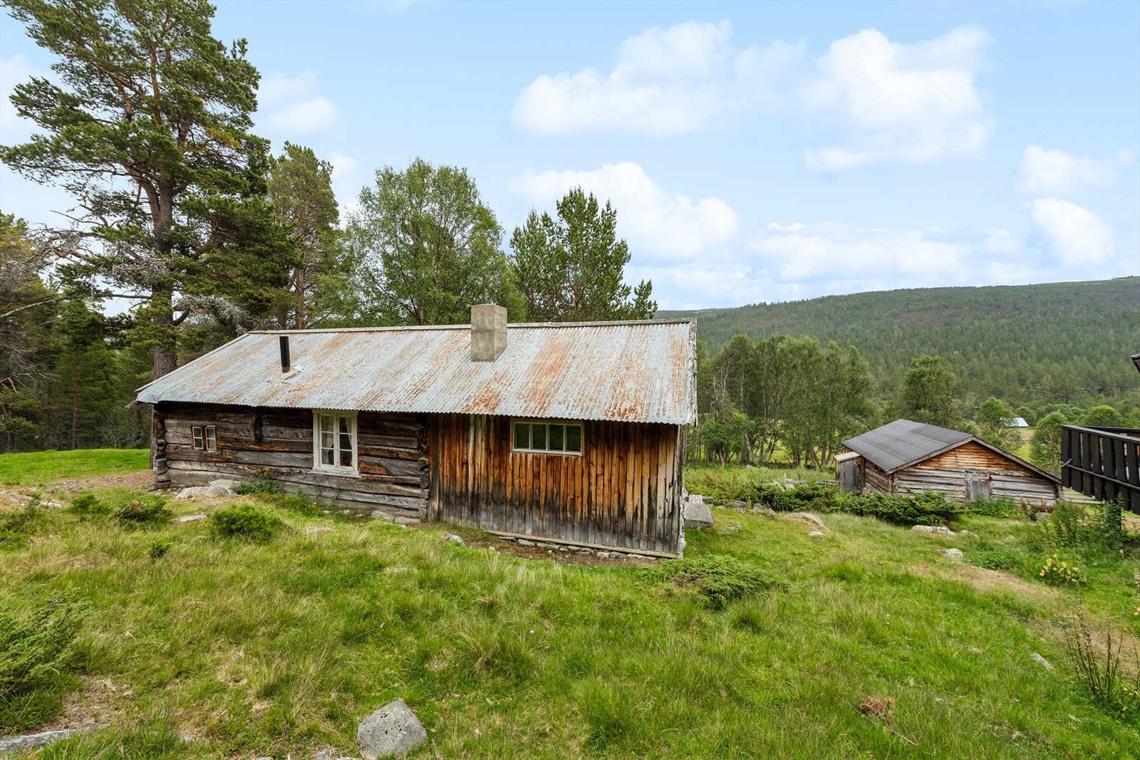 Sæterhuset fra ca. 1928 ligger idyllisk til i Lordalen. Galleribilde