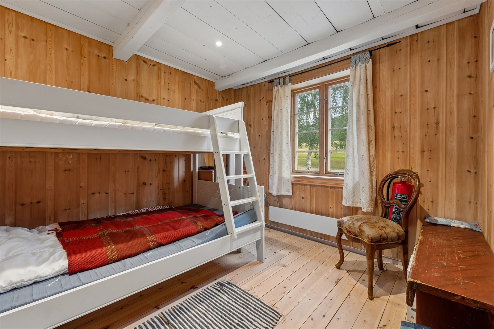 Soverom med plass til køyeseng, ideelt som barnerom eller gjesterom. Galleribilde