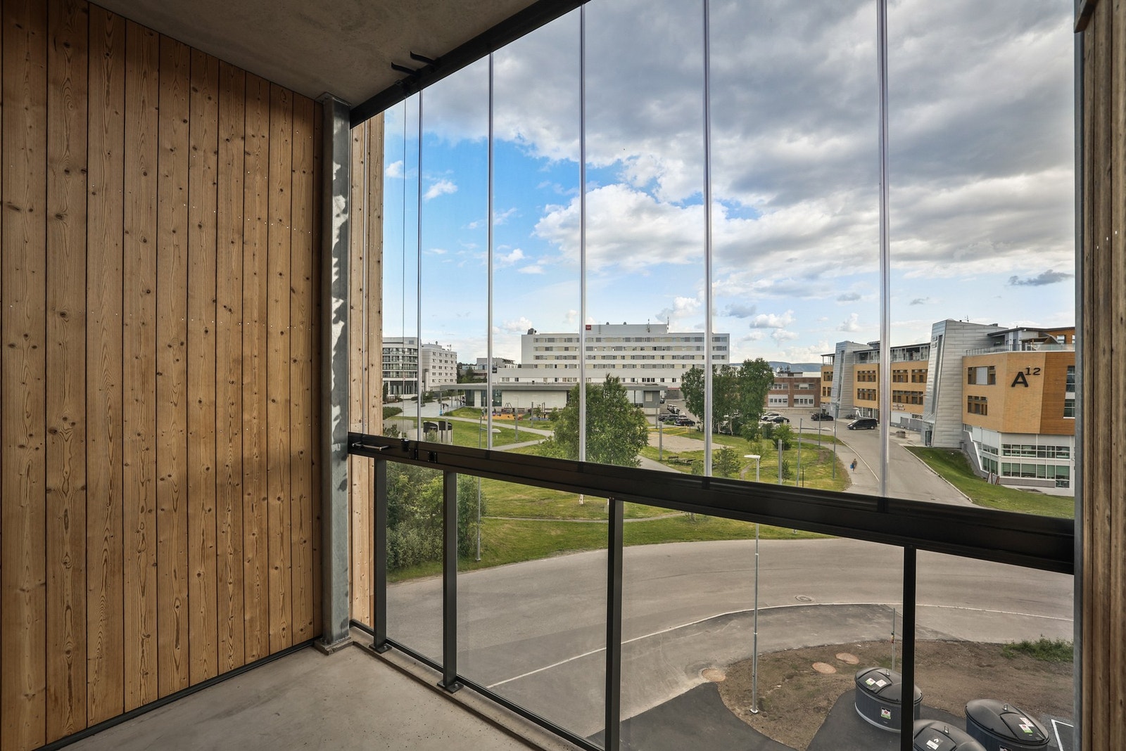 Innglasset balkong. Galleribilde