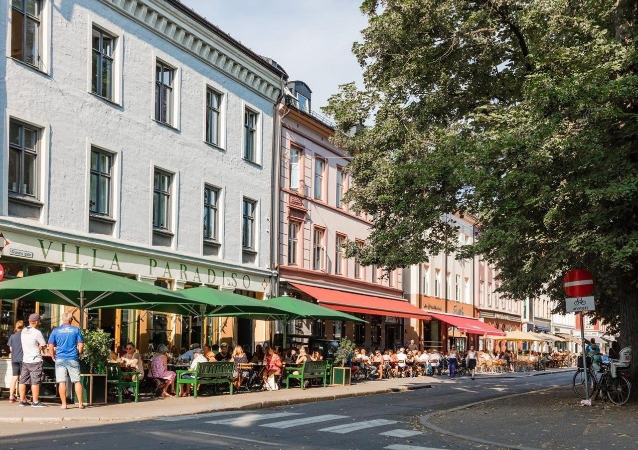 Olaf Ryes Plass med et herlig og pulserende kaféliv. Galleribilde