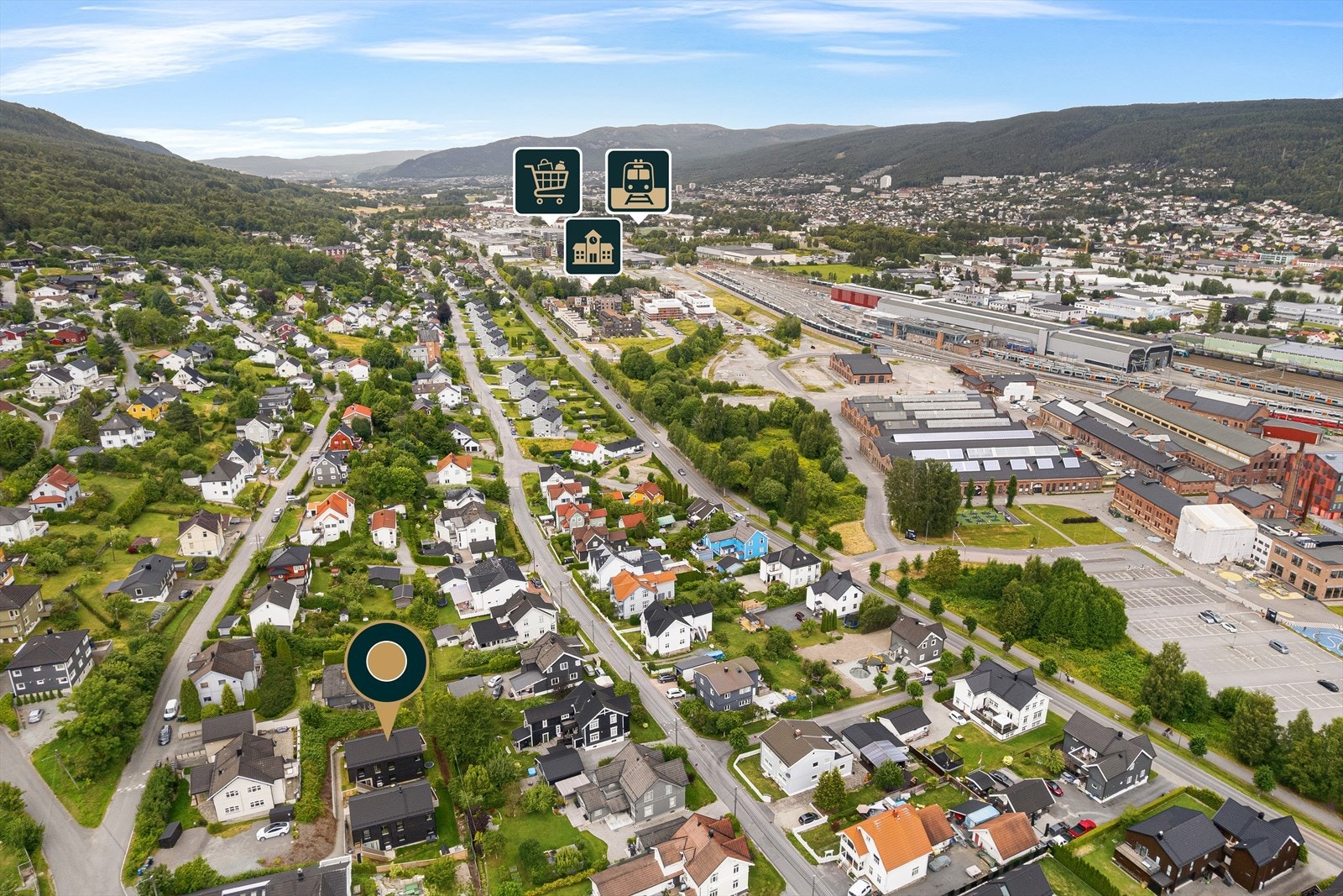 Boligen ligger i et rolig og veletablert boligområde, med kort vei til både sentrum og natur Galleribilde