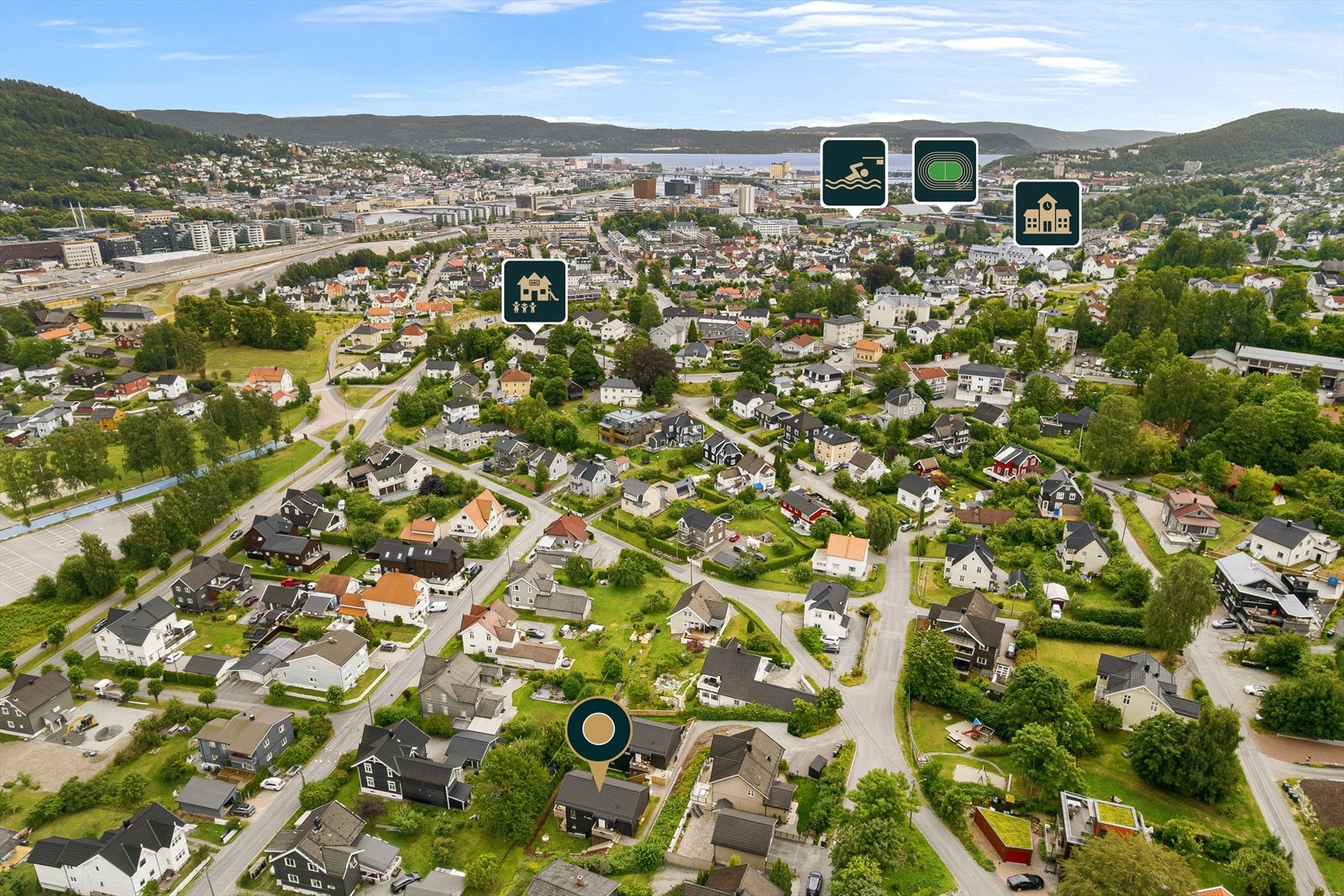 Boligen har en attraktiv beliggenhet med nærhet til skole, barnehage, idrettsanlegg og kjøpesenter Galleribilde