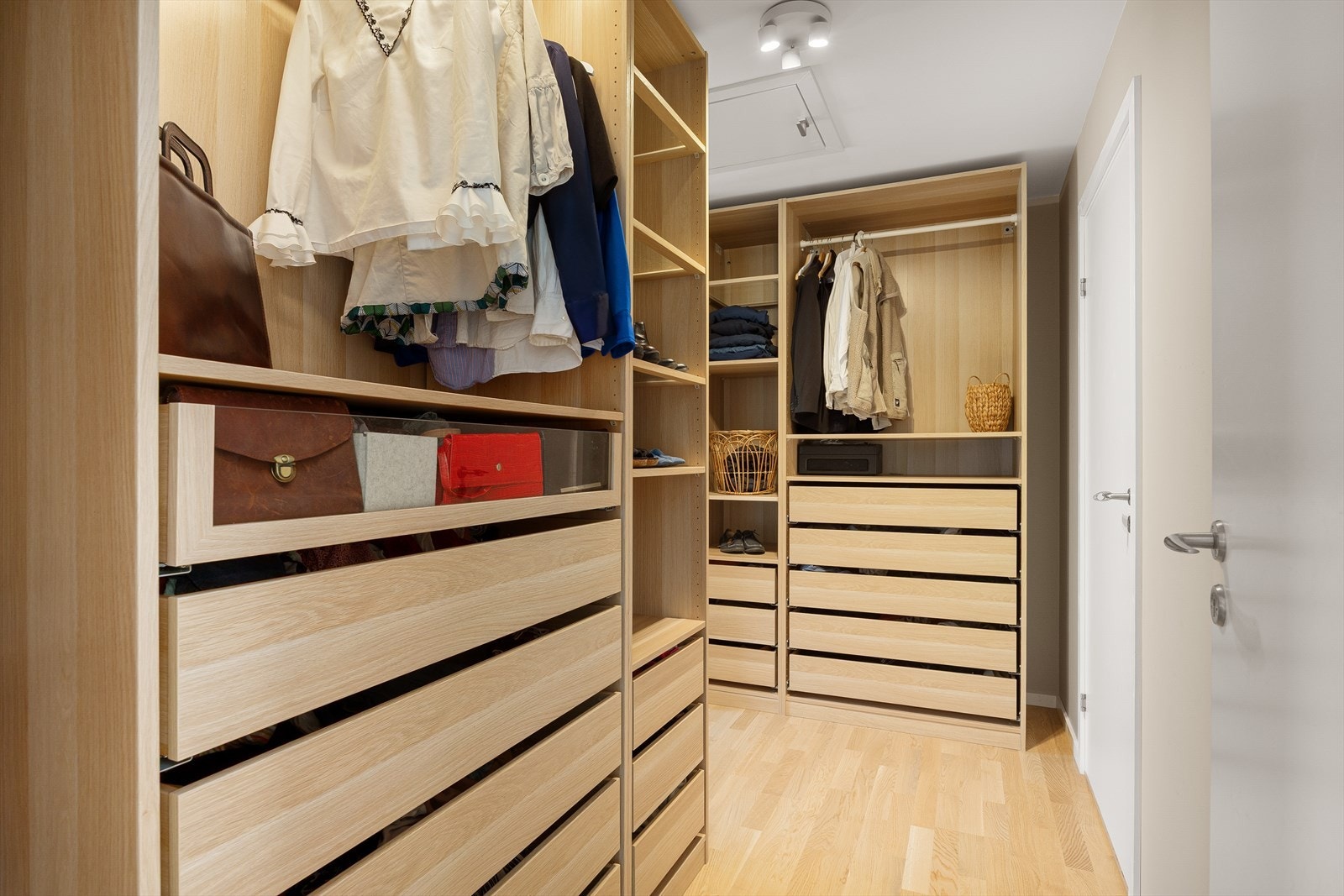 God plass for oppbevaring Galleribilde