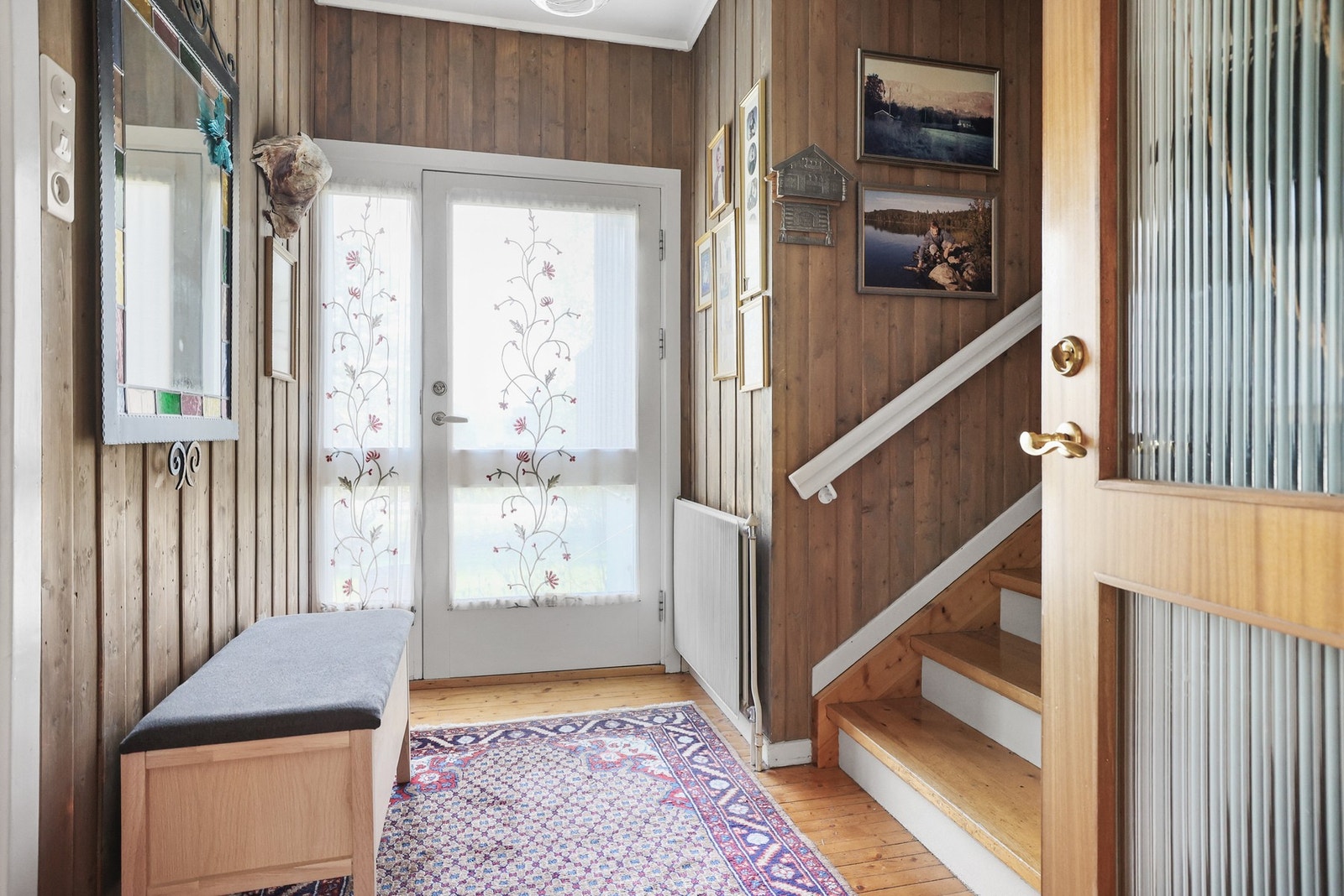 Gang med en ekstra inngangsdør. Galleribilde