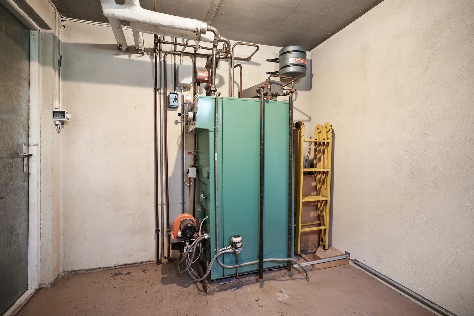 Fyrrom i kjeller. Galleribilde