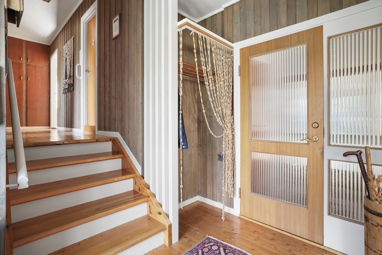 Gang med trapp og tilknytning til boligens øvrige rom. Galleribilde