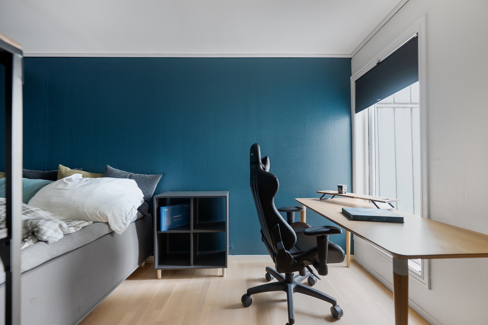 Rommet passer perfekt som enten gjesterom, barnerom eller kontor. Galleribilde