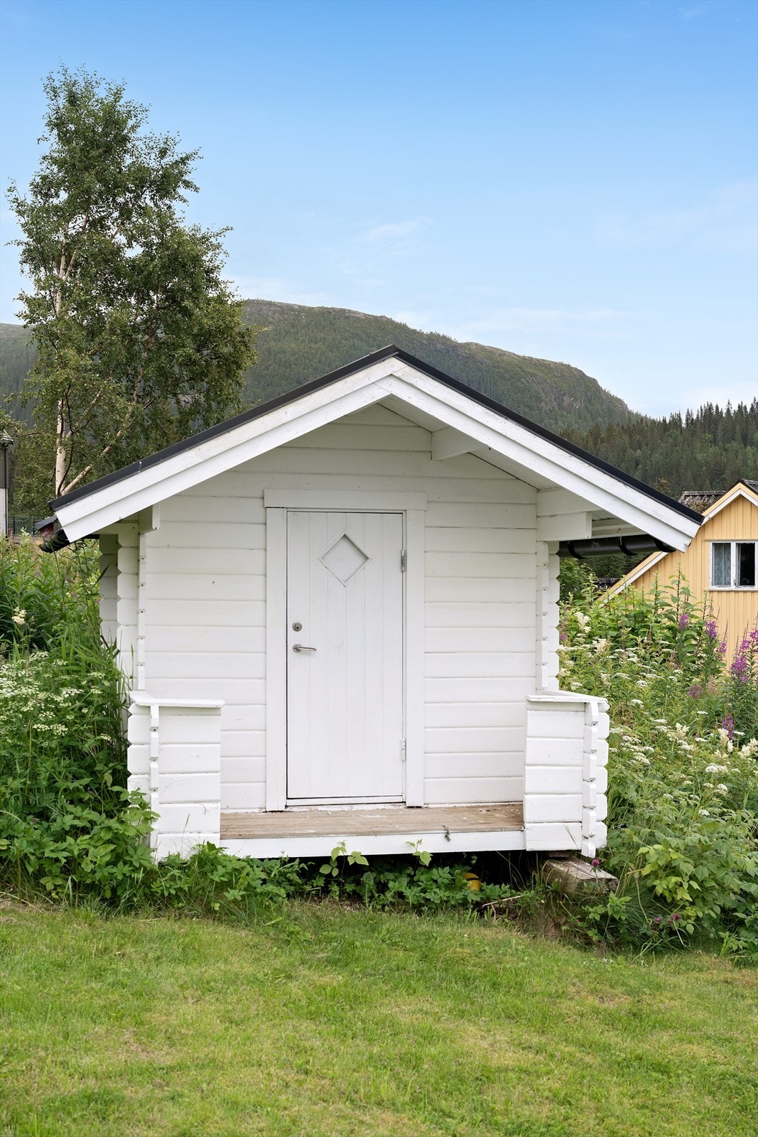 Lekestue følger med (det bemerkes at lekestuen ikke står på tomten) Galleribilde