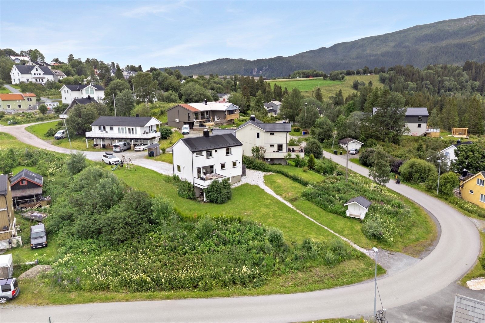 Her er en bolig som kombinerer husets opprinnelige sjarm med moderne komfort og en tidsriktig standard. Galleribilde