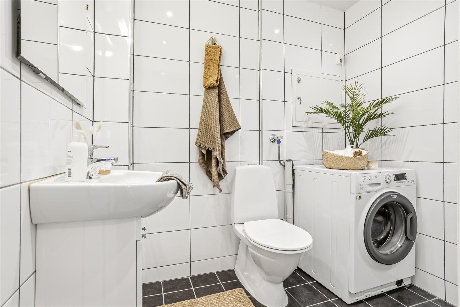 Helfliset baderom med varmekabler i gulv. Galleribilde