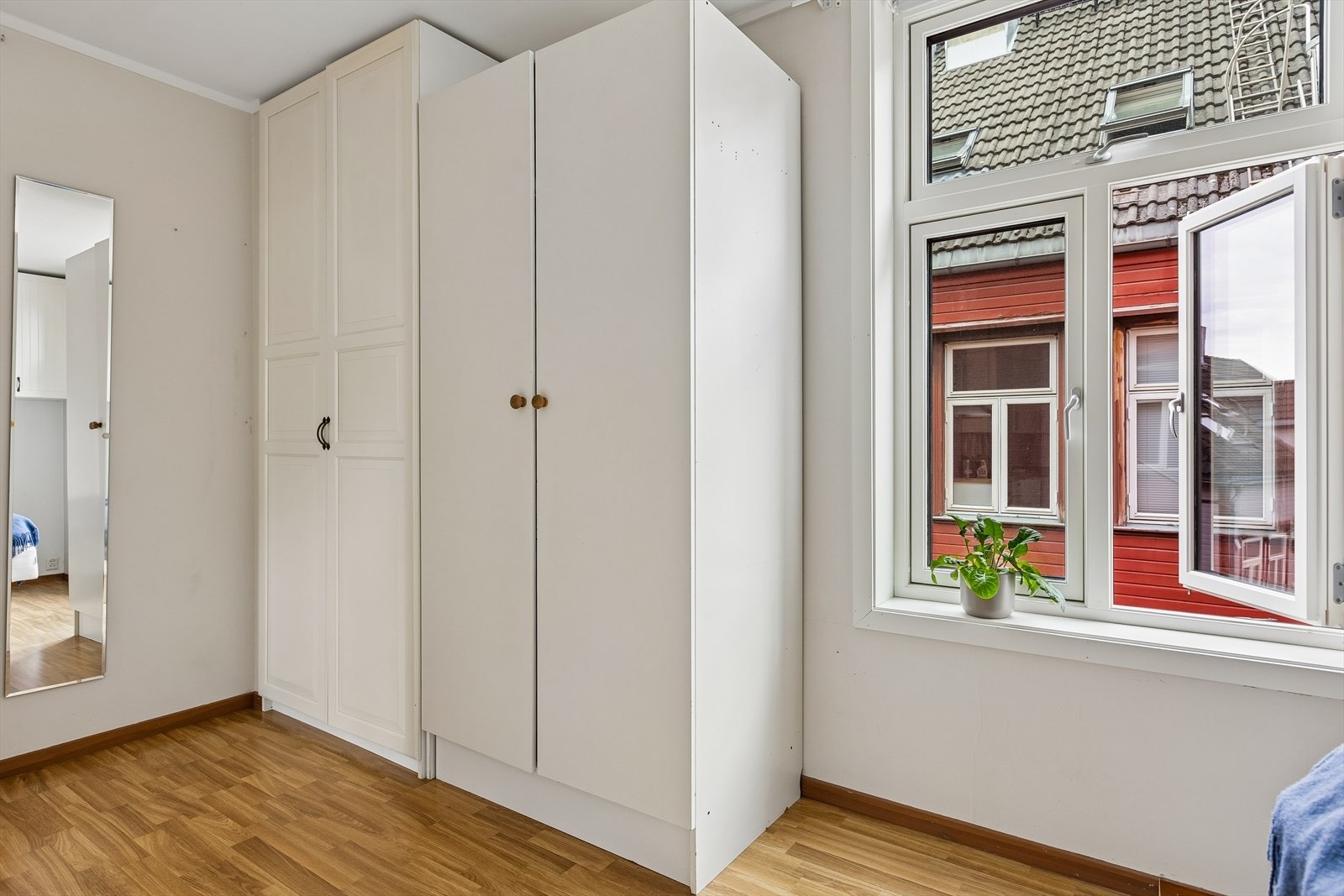 Garderobeløsning som medfølger handelen. Galleribilde